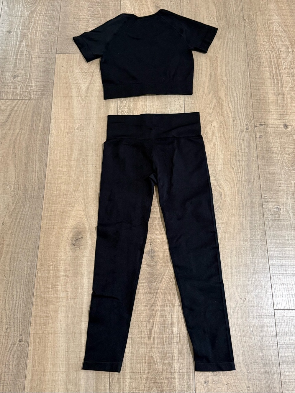Black Seamless 2 Piece Workout Set Crop Top Leggings M NWOT - Picture 4 of 5